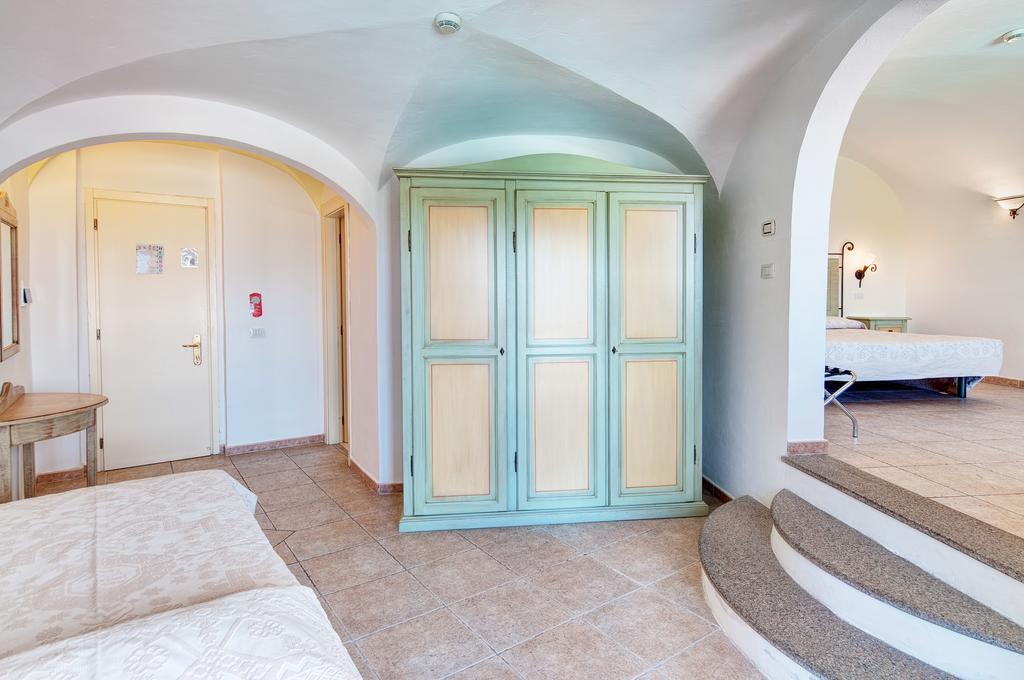 Hotel Li Graniti Байя Сардиния Экстерьер фото